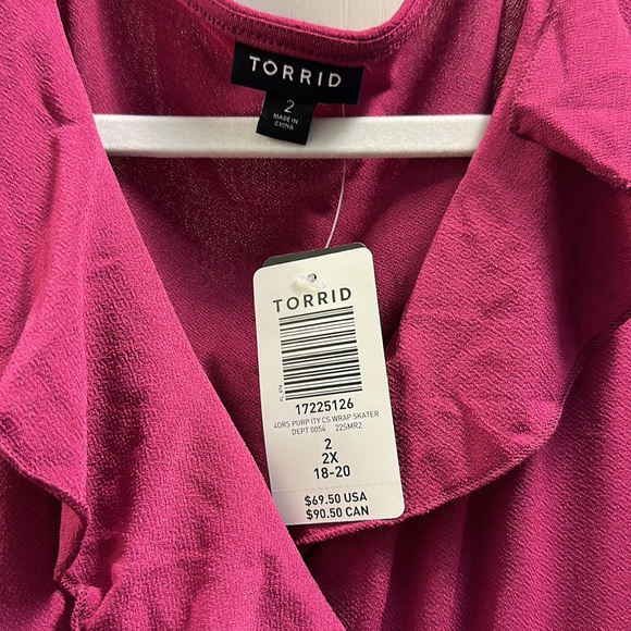 torrid Cold Shoulder wrap/skater Dress Multi-layers Size 18-20 /2 in torrid size - Picture 2 of 8